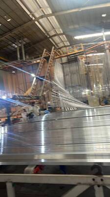 Loading Area System Customized Parameter for Customers  Vertical Powder Coating Line for Aluminum Profiles