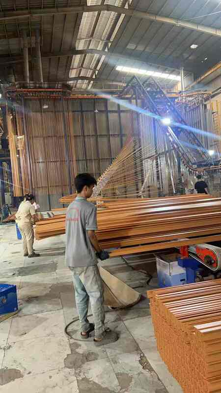 Conveying System Customized for Customers  Vertical Powder Coating Line for Aluminum Profiles