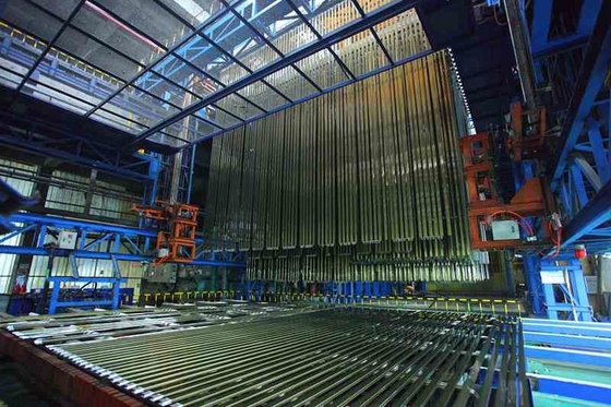 Ligne de production d'anodisation entièrement automatique de capacité d'espace de tension personnalisée